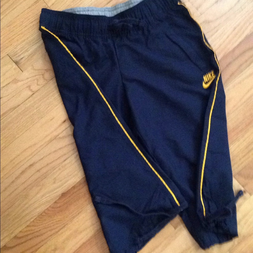 Nike Capri - Picture 3 of 3